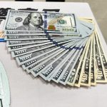 詐團「送按摩枕、禮券」收買人心 引誘被害人掉入假投資陷阱 詐團「送按摩枕、禮券」收買人心 引誘被害人掉入假投資陷阱