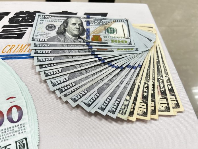 詐團「送按摩枕、禮券」收買人心 引誘被害人掉入假投資陷阱