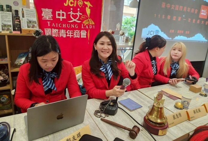 郭台銘贈妻5億股票免稅！情情解析：夫妻贈與是台灣稅法中最強的財富移轉工具