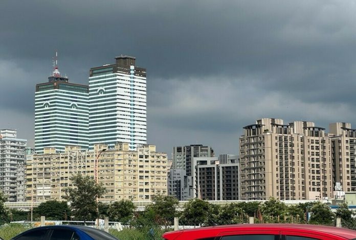 我兩年前買的預售屋，現在同格局竟然每坪便宜5萬，還沒交屋就先賠百萬！