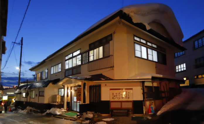 台客遊日留負評慘遭飯店「核彈級反擊」！擅闖他人客房、螃蟹解凍汁液流滿地…誇張行徑全曝光