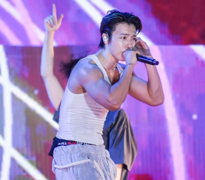 SJ20周年巡演「東海舞台重摔」！遭升降台絆倒無法起身