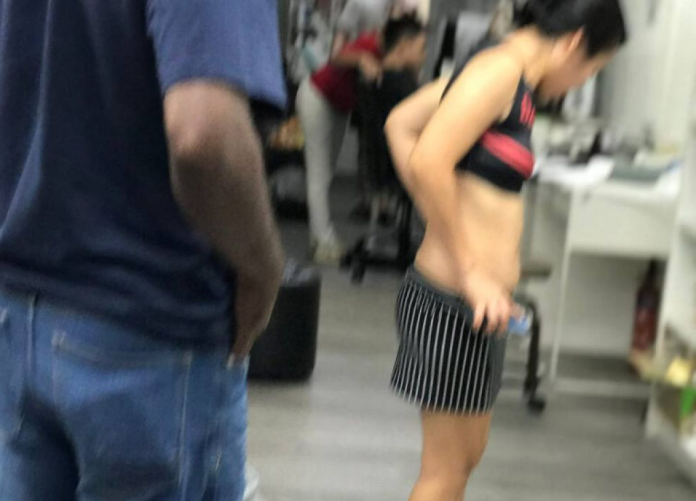 越南女預約「巨根」刺青　完成後「肚皮上大GG照」驚呆網友