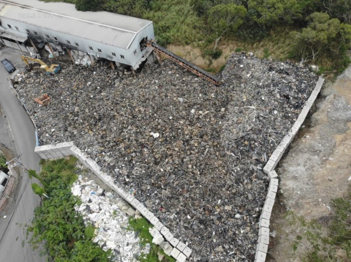 苗栗地檢署指擂查獲非法堆置廢棄物！　面積2198平方公尺重量1500公噸