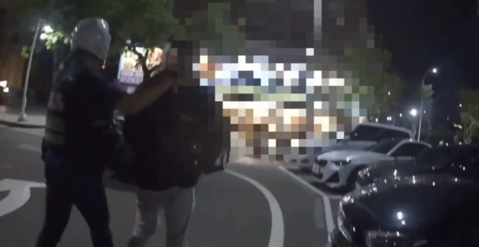 快訊／翻桌瞬間開戰！高雄凌晨爆群架 10多人談判變大亂鬥