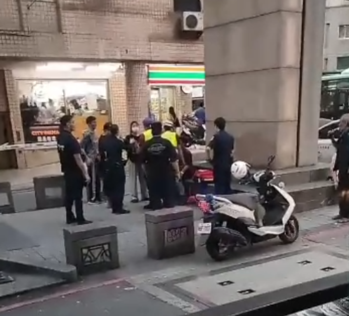 好友為比武翻臉！說好「只比劃動作」 　不滿對方「玩真的」還擊打臉