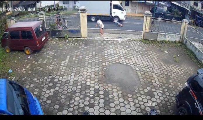 影／家長注意！印尼6歲男童突奔向馬路攔不住　慘遭貨車撞飛影片網路瘋傳