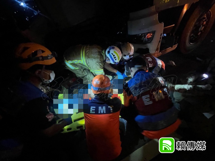 快訊／台南麻豆台84線嚴重車禍！2人輕重傷另1人飛橋下…車頭撞爛　 消防送醫搶救