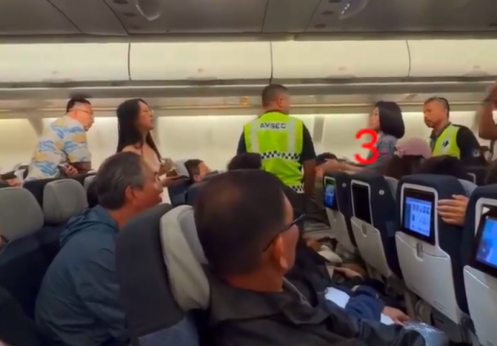 影／「輕輕拍2下就不讓我上飛機？」　馬航男乘客涉碰空服員臀部！遭警衛請下機