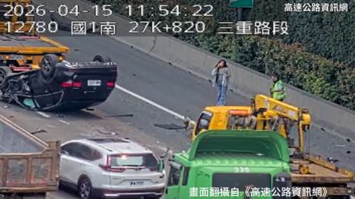 快訊／國道1號三重段車禍！廂型車碰撞小客車「烏龜翻」釀2傷