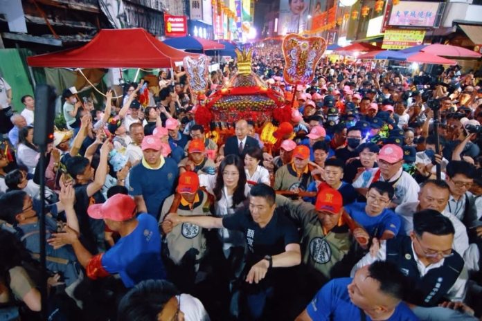 大甲媽祖起駕盛況登場　各界齊聚見證信仰力量、祈願善念延續