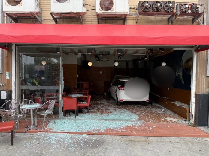 苗栗頭份85度C內用餐遭衝入汽車撞擊！　男子送醫傷重不治