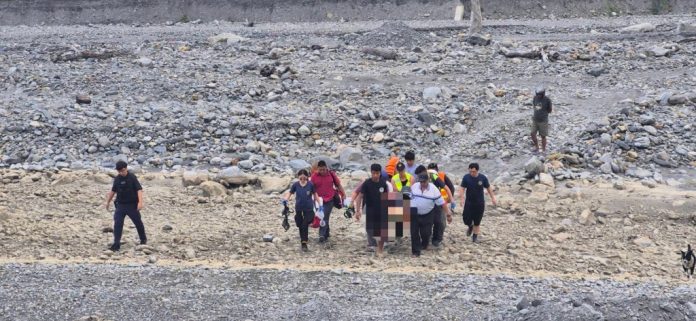 金崙溪奪命意外！17歲學生戲水突沉入水底　急救後仍不治