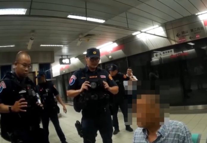 捷警轄區謎雲1／高雄男捷運車廂內亮刀！派出所、保大秒到場「捷警姍姍來遲」