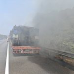 軍車又出事! 載裝甲車拖板車國道因起火冒煙兩度「刁車」 軍車又出事! 載裝甲車拖板車國道因起火冒煙兩度「刁車」