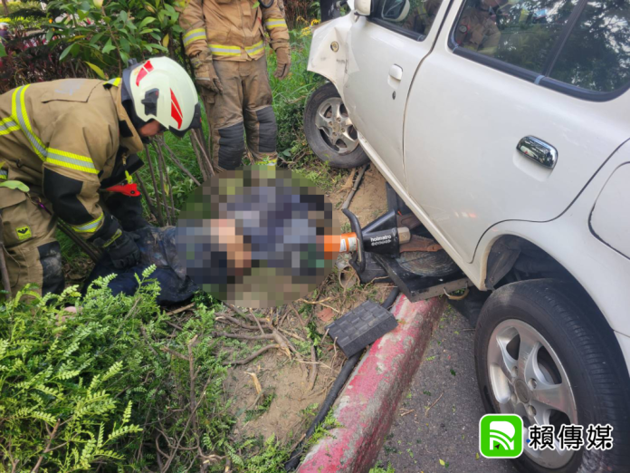 消防一度找嘸！南科群創管制區內驚傳車禍　洽公女撞機車4傷1人困車底