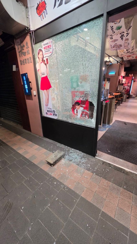 不滿店內嘔吐店家收5000元清潔費　男子怒砸中和屋酒屋