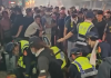 又起衝突!大甲媽回鑾大甲市區爆口角推擠 一名酒醉鬧事者遭壓制管束 又起衝突!大甲媽回鑾大甲市區爆口角推擠 一名酒醉鬧事者遭壓制管束