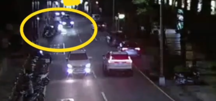 毒駕闖禍！　淡水自小客車撞12輛機車