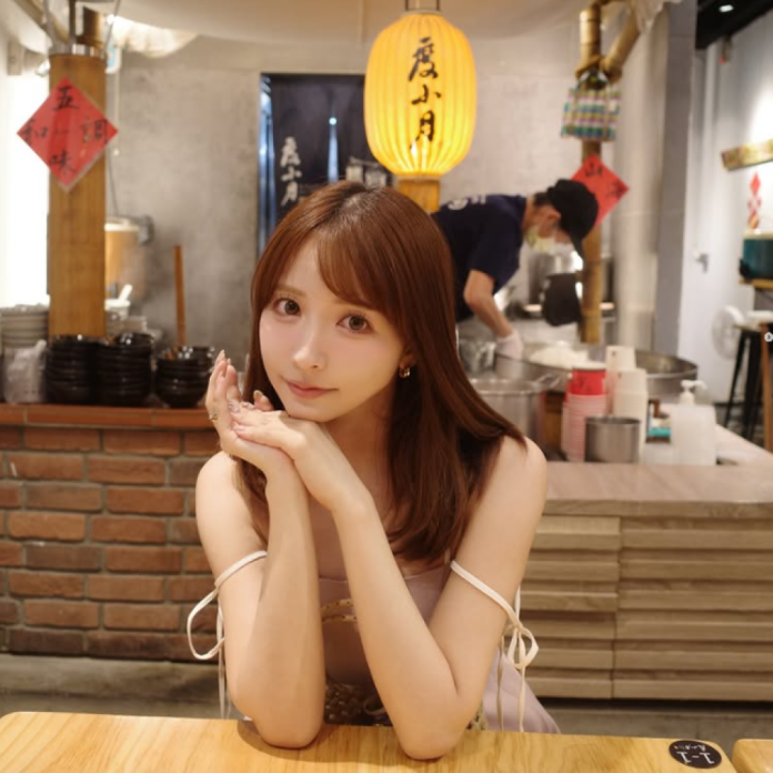 三上悠亞現身大稻埕！吃度小月零偽裝　粉絲「想巧遇」