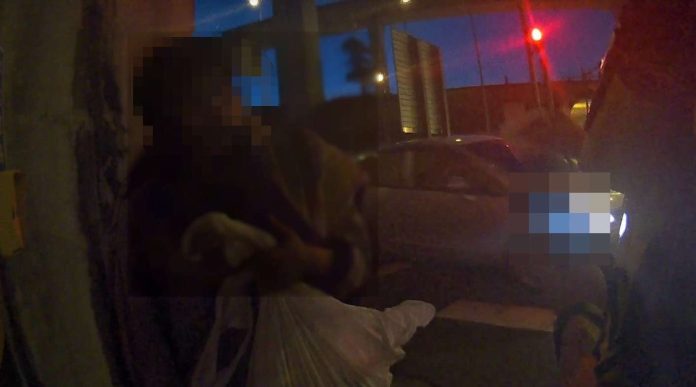 桃園男不熟路況誤闖國道1號！路肩漫步嚇壞駕駛