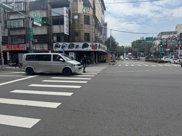 內壢車站施工中華路塞車惹民怨 壢警強化交通疏導