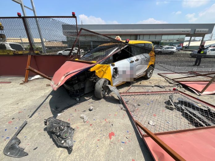 營業車運將分心釀禍  岡山分局籲駕駛專注車前狀況