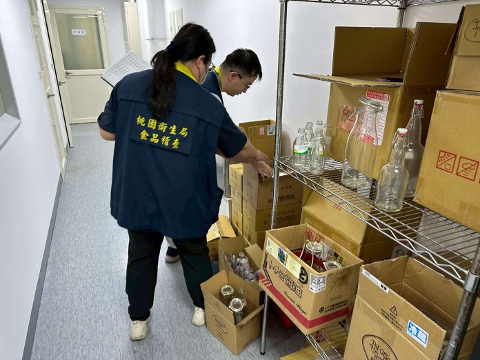 知名康普茶竄改效期！桃市衛生局查封3百公斤、勒令下架回收