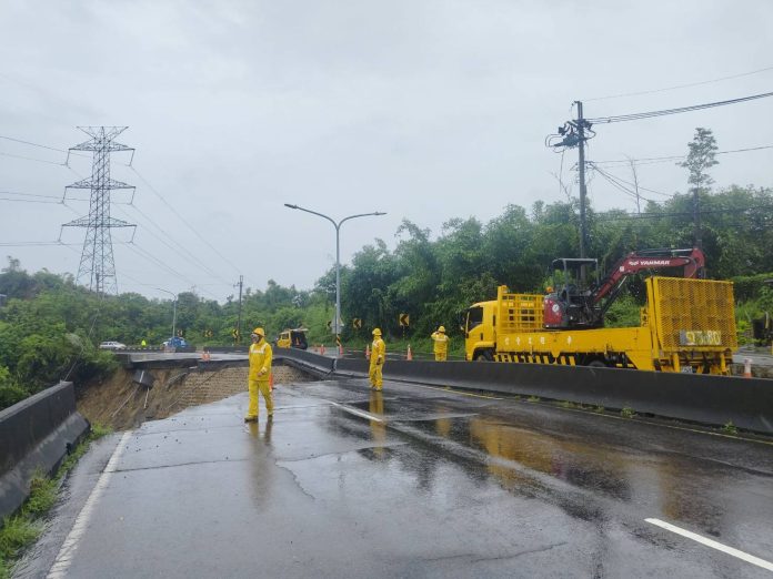 風雨不停搶修不歇　台電台南區處守護戶光明
