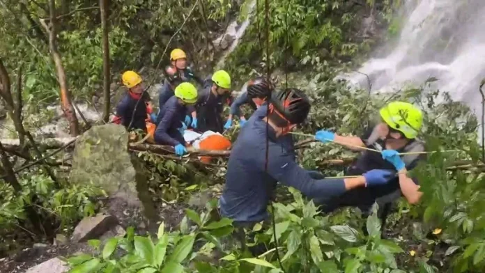 蝴蝶谷瀑布步道落石奪4命！16人登山團驚傳重大山難意外