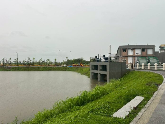 極端降雨來襲！臺南各開發區滯洪池滿載運作  有效降低淹水風險