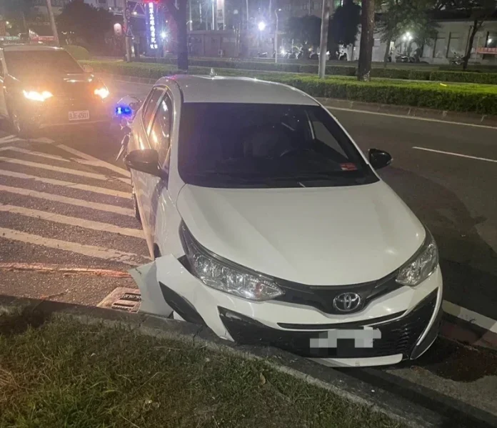 拒檢撞警還狂逃！警連開5槍仍攔不住　車內搜出依托咪酯煙彈