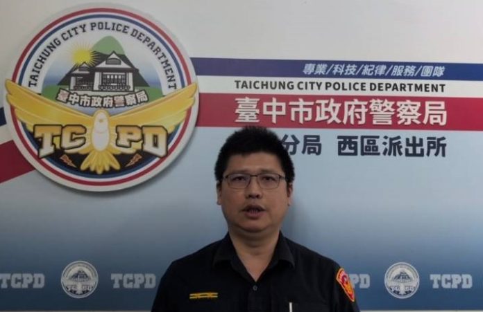 在派出所內持刀欲自殘          員警奪刀保護女子安全
