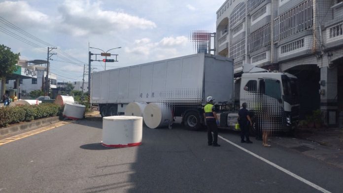 毒駕再押1人！彰化大型聯結貨車撞民宅　車內搜出毒品槍彈駕駛遭羈押