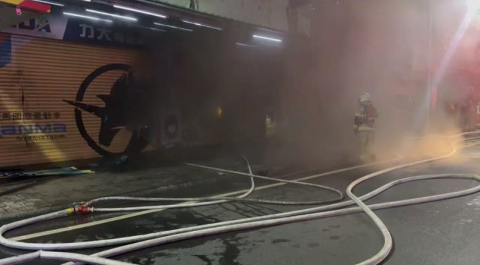 快訊／幾天前才遇水災…台南仁德機車行驚傳火災「內有人受困」