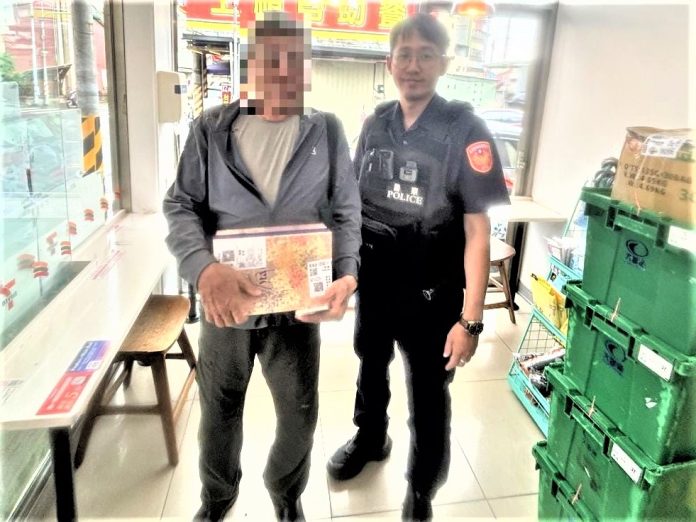 科技助解圍　興安警靈活運用App 助老翁免證件領包裹