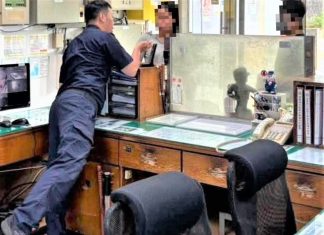 女子遊嘉驚失皮夾 長竹警民聯手十分鐘物歸原主 女子遊嘉驚失皮夾 長竹警民聯手十分鐘物歸原主