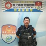 男子搭捷運下車 驚覺皮夾「還在搭車」 捷警循線調閱監視器 分文未少迅速尋回