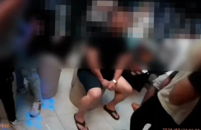 高雄酒店凌晨爆砸店衝突！「大漢達達」率23人談判破局　警查扣4把開山刀