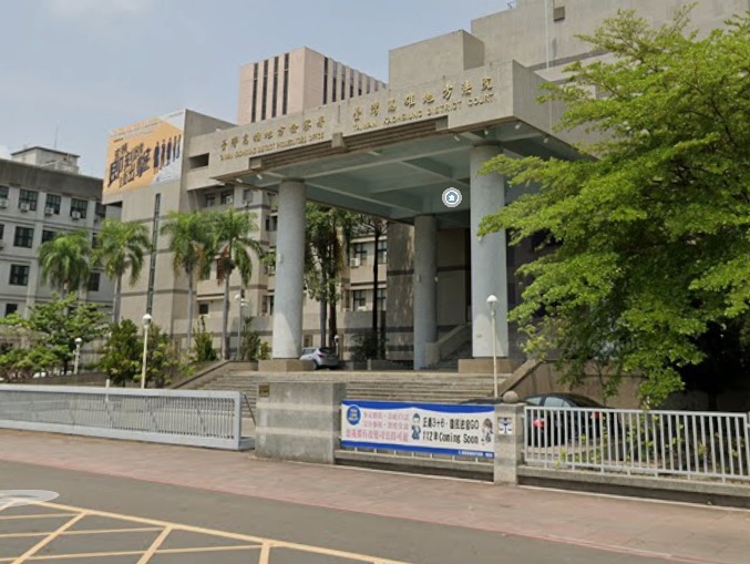 鐵拳教育？國中生失控勒頸代課師　反控遭過肩摔提告求償72萬敗訴
