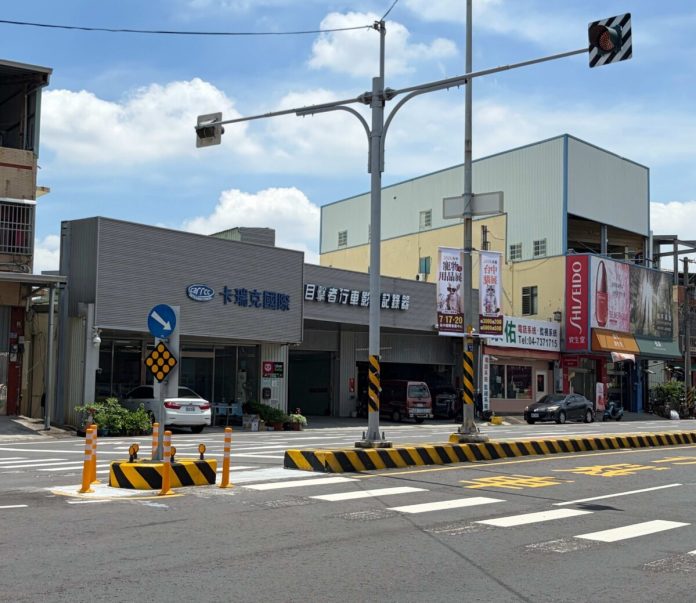 彰南路庇護島狂被撞17次　公路局拉長防「切西瓜」