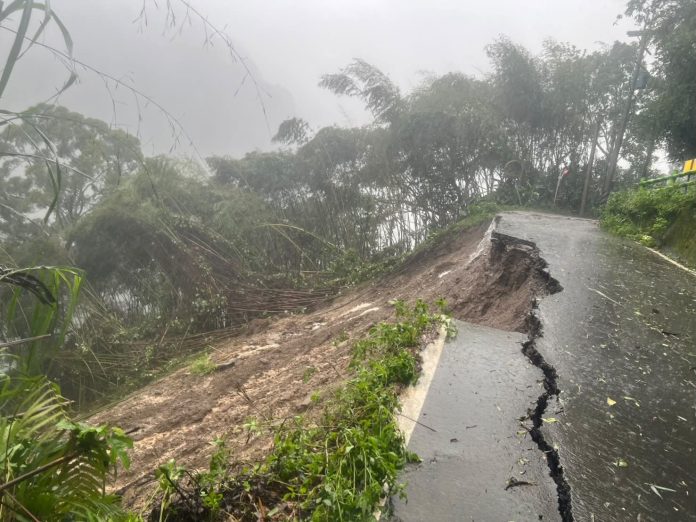 巴威颱風重創桃園義興部落 聯外幹線路基嚴重塌陷