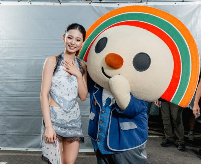 TWICE子瑜化身超商代言人！高雄拍片送祝福人氣爆棚
