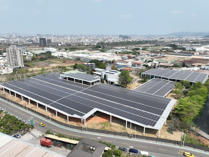 葡電新能源啟用全台最大「風雨球場」太陽能光電系統 深化綠能布局