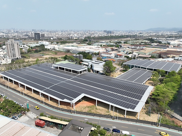 葡電新能源於台中市慈明高中啟用全台最大「風雨球場」太陽能光電系統