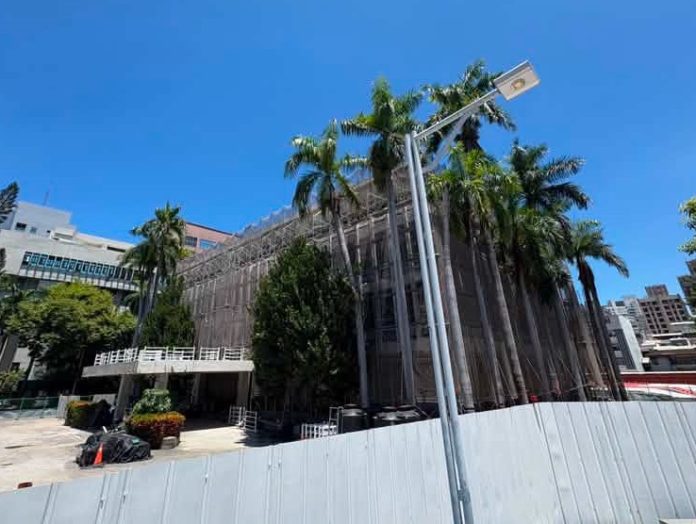 直擊怪手瘋狂開鑿！高雄市中心精華區舊建築正式走入歷史