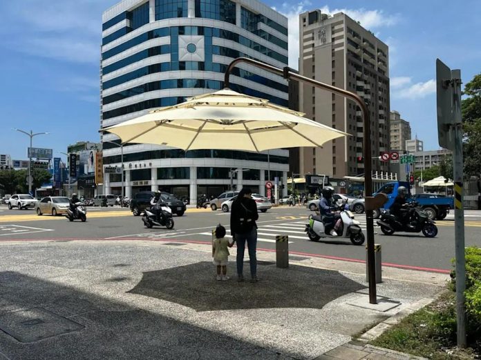 高雄試辦路口遮陽傘　陳其邁：每個城市財政不同、有的城市比較有錢