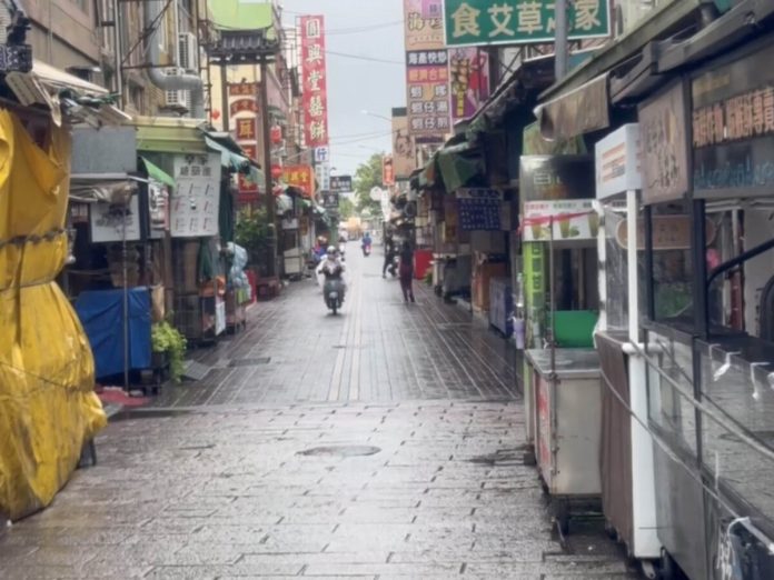 巴威豪雨嚇跑遊客！鹿港老街店家苦等人潮回流