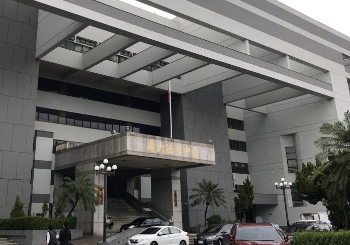 人夫愛好男風亂摸全身            矢口辯稱沒有非分之想