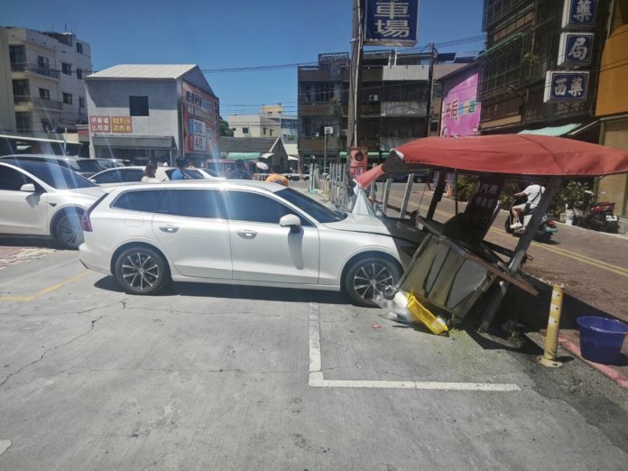 差幾秒就出事！鹿港阿嬤剛好離開攤位躲過一劫